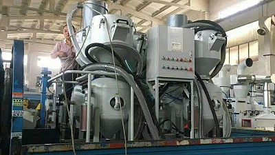 江阴客户定制四罐一体环保回收喷砂机正在装车发货中！
